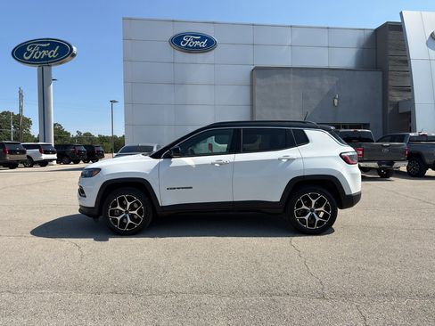 Used 2025 Jeep Compass Limited AWD/4WD image 2