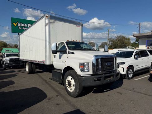 Used 2022 Ford F750 2WD Regular Cab Super Duty image 1