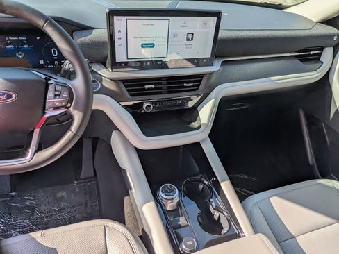 New 2026 Ford Explorer Platinum image 21