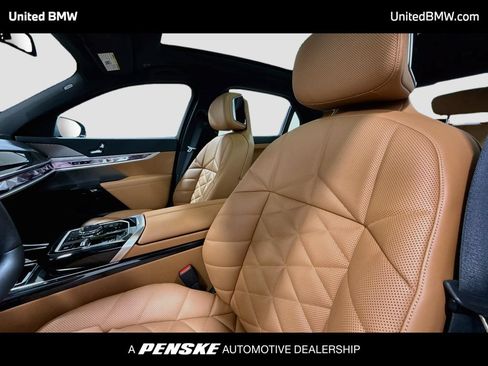 Used 2026 BMW 740i RWD image 12