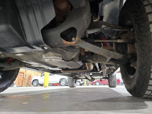 Used 2005 Chevrolet Silverado 1500 4x4 Crew Cab w/ Safe And Sound Package image 36