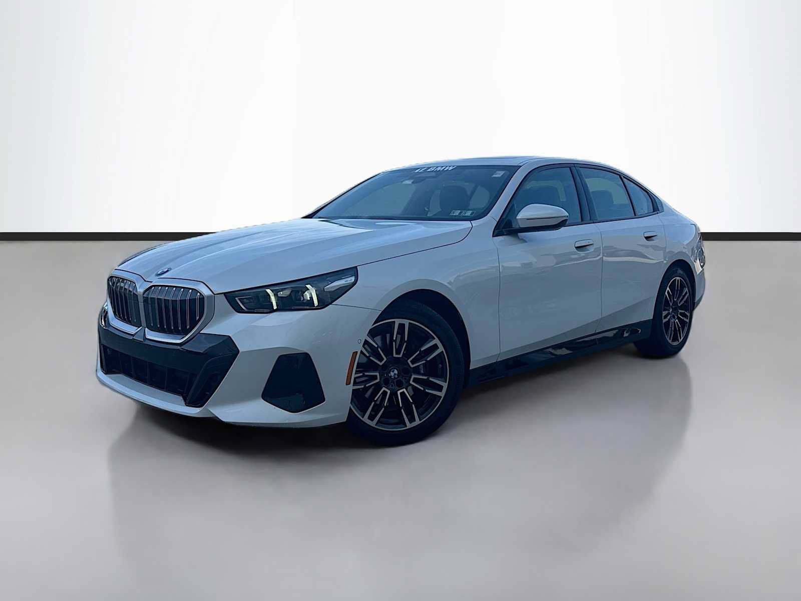 Used 2026 BMW 530i xDrive w/ M Sport Package AWD/4WD image 1