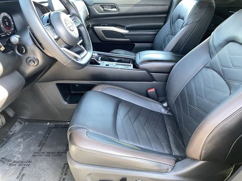 Certified 2024 Nissan Pathfinder Platinum FWD image 28