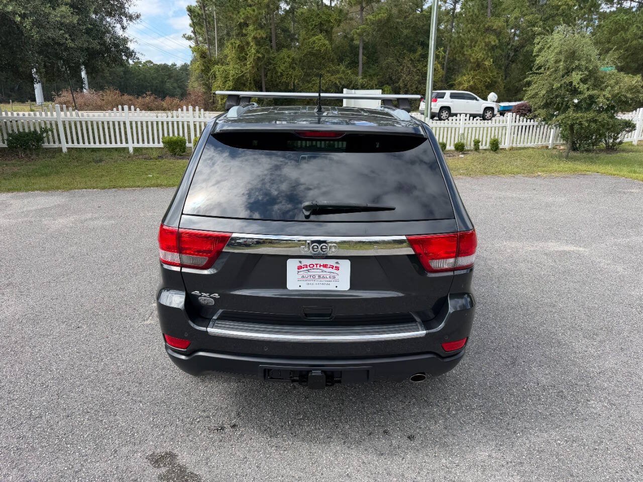 Used 2011 Jeep Grand Cherokee Overland AWD/4WD image 5