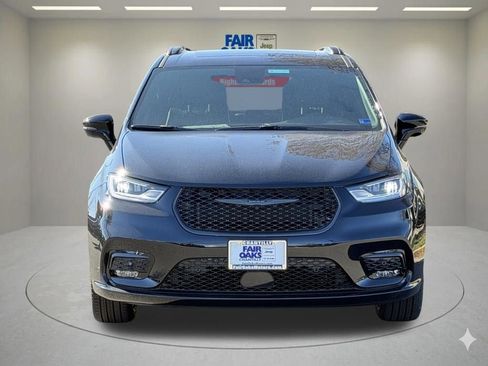 New 2026 Chrysler Pacifica Limited image 3