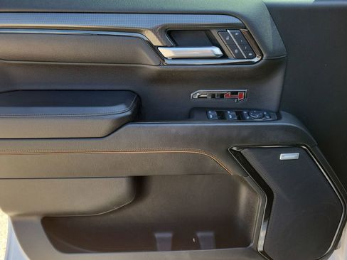 Certified 2025 GMC Sierra 1500 AT4 w/ AT4 Premium Package AWD/4WD image 23