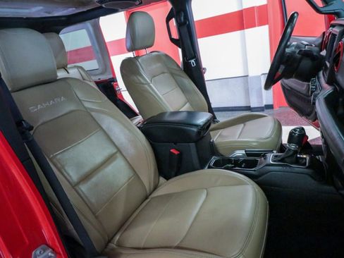 Used 2018 Jeep Wrangler Unlimited Sahara w/ Cold Weather Group image 27