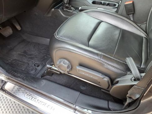 Used 2021 Jeep Wrangler Unlimited Sahara w/ Cold Weather Group image 16