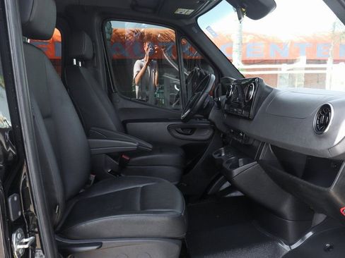 Used 2023 Mercedes-Benz Sprinter 2500 image 37