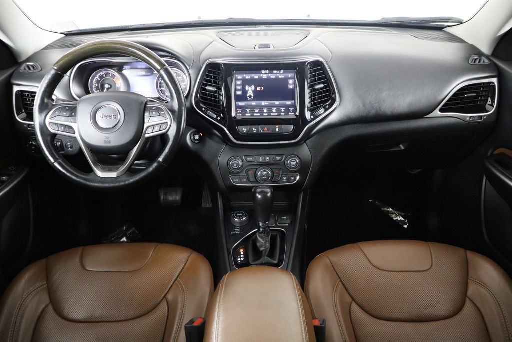 Used 2019 Jeep Cherokee Overland w/ Technology Group AWD/4WD image 13