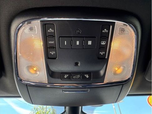 Used 2018 Jeep Grand Cherokee Trailhawk w/ Trailhawk Luxury Group AWD/4WD image 38