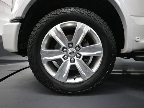 Used 2017 Ford F150 Platinum w/ Equipment Group 701A Luxury AWD/4WD image 16