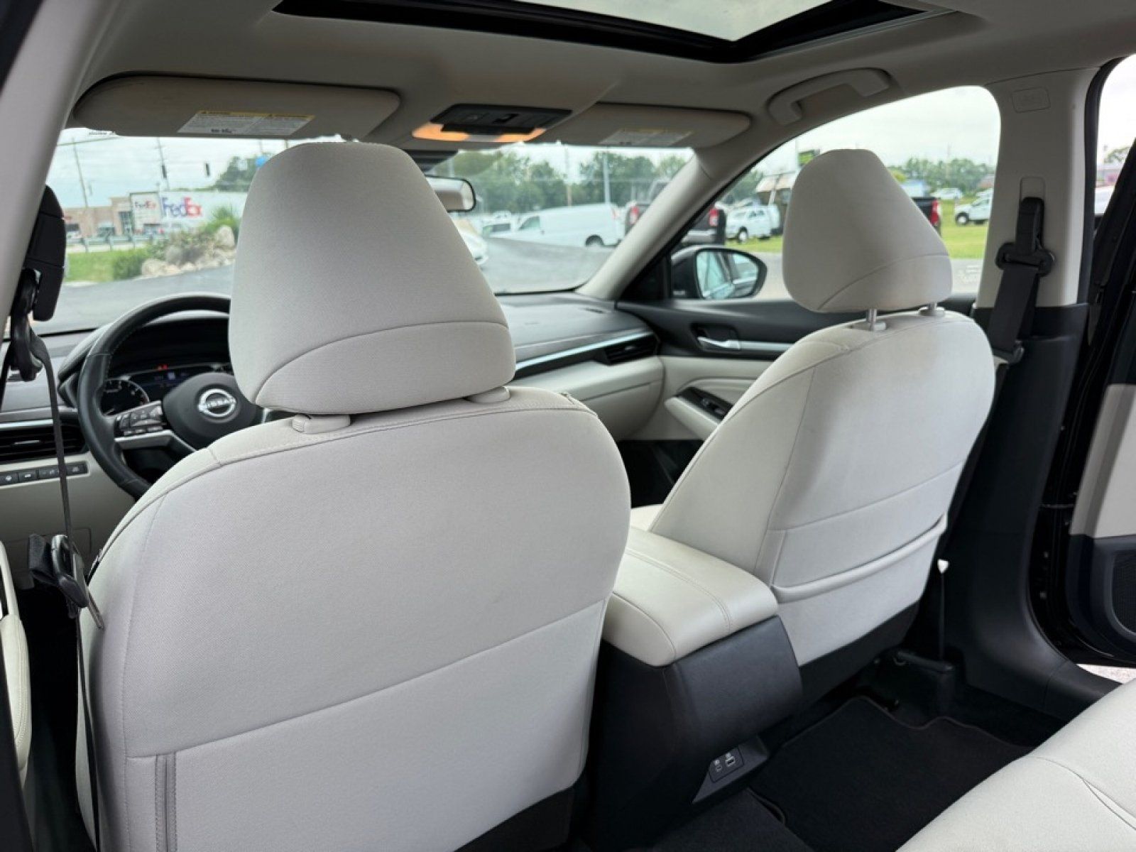 Used 2023 Nissan Altima 2.5 SV w/ SV Premium Package AWD/4WD image 31