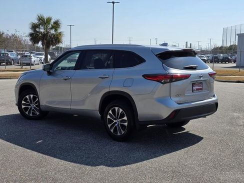 Used 2022 Toyota Highlander XLE image 4