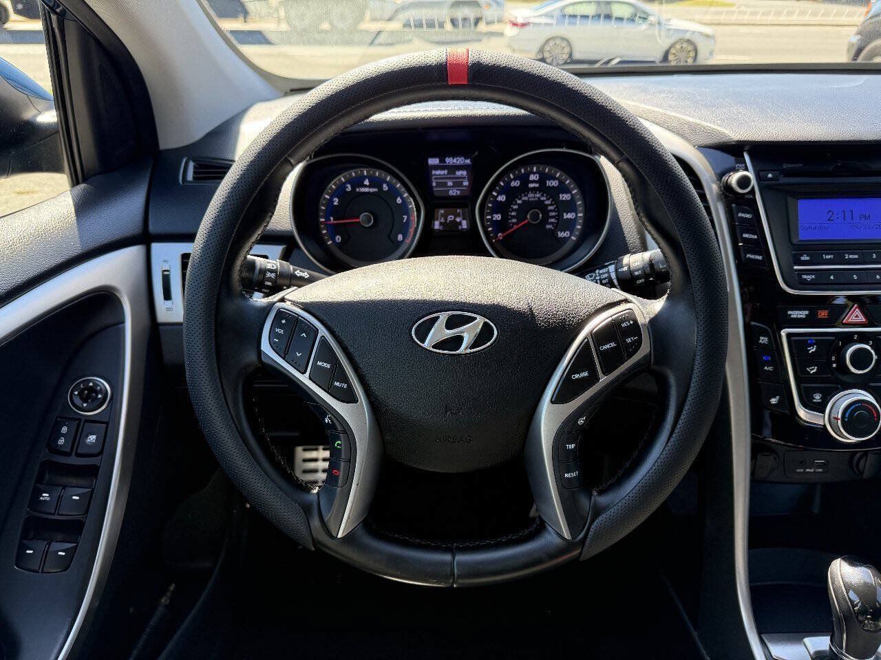 Used 2015 Hyundai Elantra GT w/ Option Group 02 FWD image 17