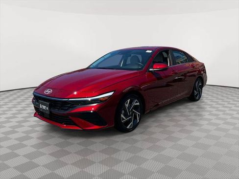 Used 2025 Hyundai Elantra Limited w/ Cargo Package FWD image 3