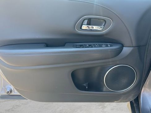 Used 2018 Honda HR-V EX-L image 9