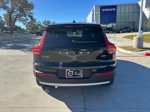 Used 2025 Volvo XC40 B5 Plus w/ Protection Package Premier AWD/4WD image 5