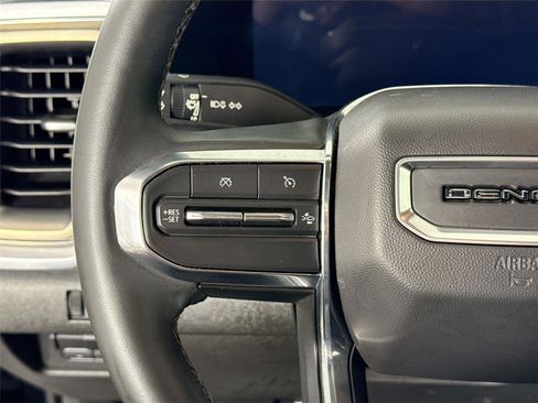 Used 2023 GMC Canyon Denali image 18