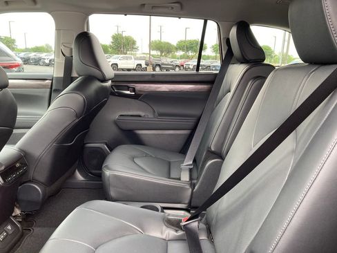 New 2026 Toyota Highlander Limited AWD/4WD image 11