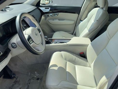 Used 2016 Volvo XC90 T6 Momentum w/ Momentum Plus Package image 5