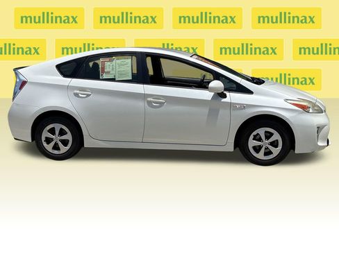 Used 2014 Toyota Prius Two FWD image 2