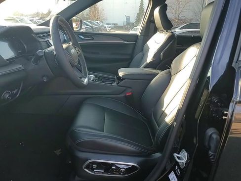 New 2025 Jeep Grand Cherokee L Overland w/ Luxury Tech Group IV image 9