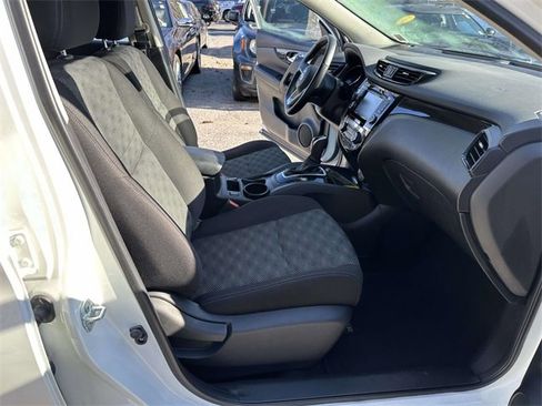 Used 2017 Nissan Rogue Sport SV w/ SV Premium Package image 23