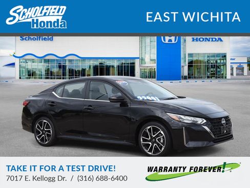 Used 2025 Nissan Sentra SR FWD image 1