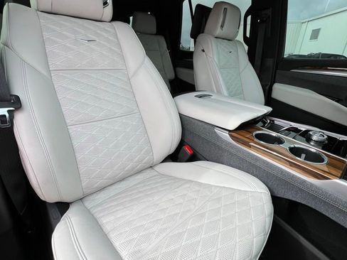 Used 2025 Cadillac Escalade Sport Platinum w/ LPO, ONYX Package image 24