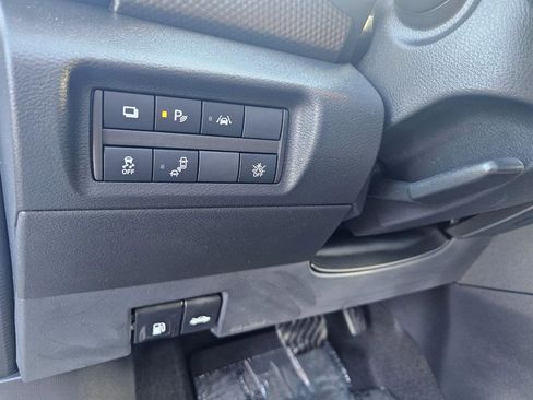 Used 2020 Nissan Kicks S image 30