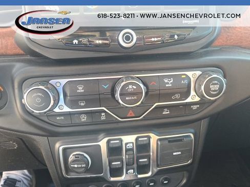 Used 2023 Jeep Gladiator Sport AWD/4WD image 26