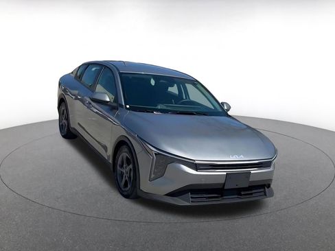 Used 2025 Kia K4 LXS image 3
