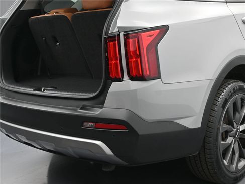 Used 2023 Kia Sorento SX Prestige image 27