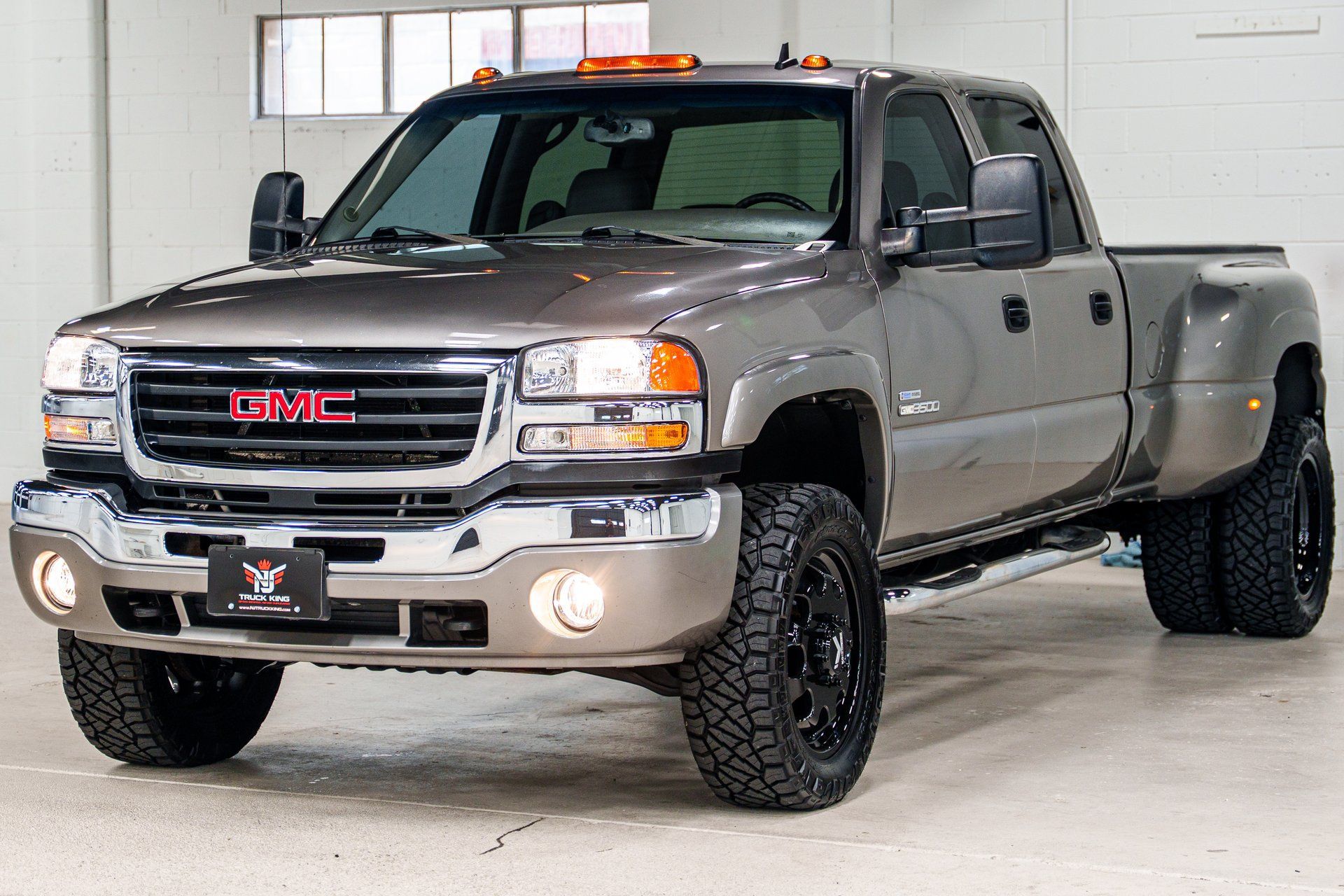 Used 2007 GMC Sierra 3500 SLT w/ Heavy-Duty Power Package AWD/4WD image 8
