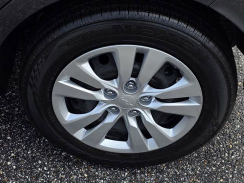 Used 2025 Kia Soul LX image 29