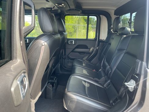 Used 2020 Jeep Gladiator Overland w/ Popular Equipment Package AWD/4WD image 22