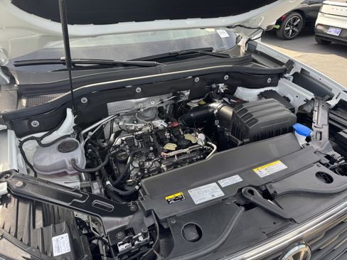 Used 2024 Volkswagen Atlas Cross Sport SE w/ Panoramic Sunroof Package image 39