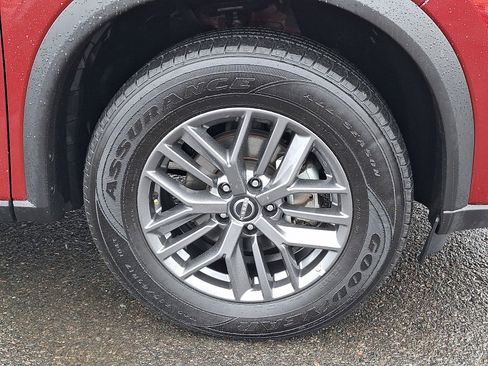 Used 2025 Nissan Rogue SV image 8