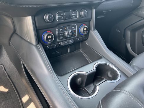 Used 2022 Chevrolet Suburban LT w/ Luxury Package image 34