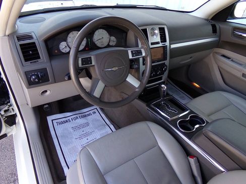 Used 2010 Chrysler 300 Touring RWD image 16