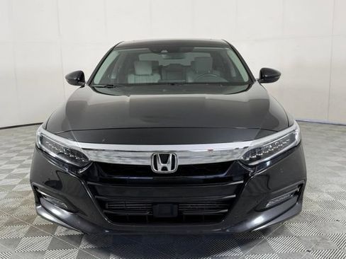Used 2018 Honda Accord Touring image 9