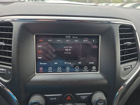 Used 2020 Jeep Grand Cherokee Laredo image 17