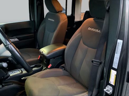 Used 2017 Jeep Wrangler Unlimited Sahara w/ Max Tow Package AWD/4WD image 8