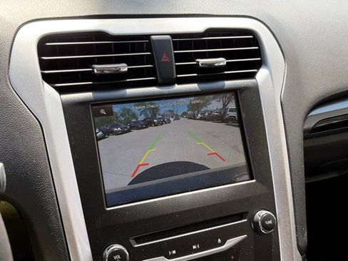 Used 2015 Ford Fusion SE FWD image 22
