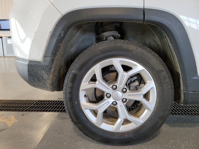 Used 2024 Jeep Compass Latitude AWD/4WD image 14
