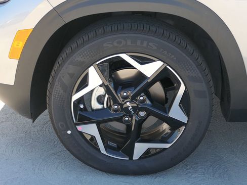 New 2026 Kia Seltos EX image 9