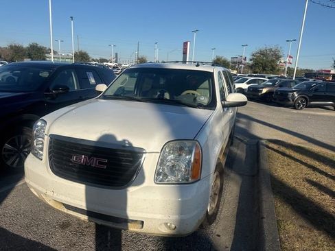 Used 2013 GMC Yukon XL SLT image 1