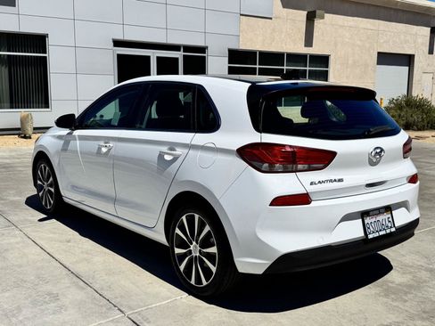 Used 2020 Hyundai Elantra GT w/ Style Package 02 FWD image 4