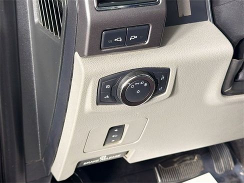 Used 2019 Ford F250 XLT w/ XLT Premium Package image 10
